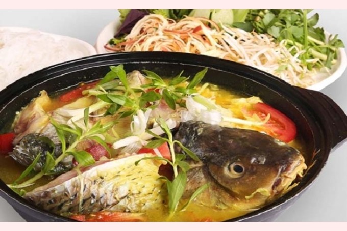 Lẩu cá chép giòn nấu măng chua