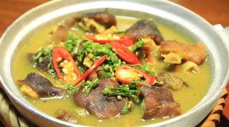 Thỏ nấu rượu mận + bánh mì