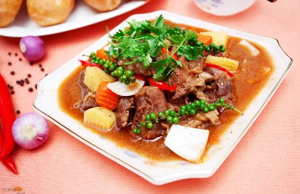 Bò nấu tiêu xanh + bánh mì