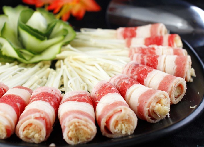 Bò cuộn nấm kim châm