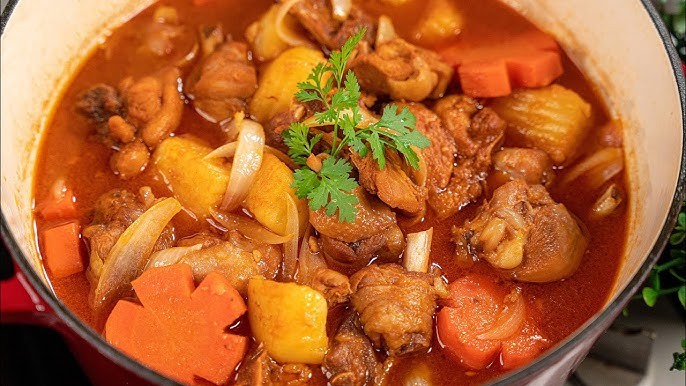 Vịt nấu lagu + bánh mì