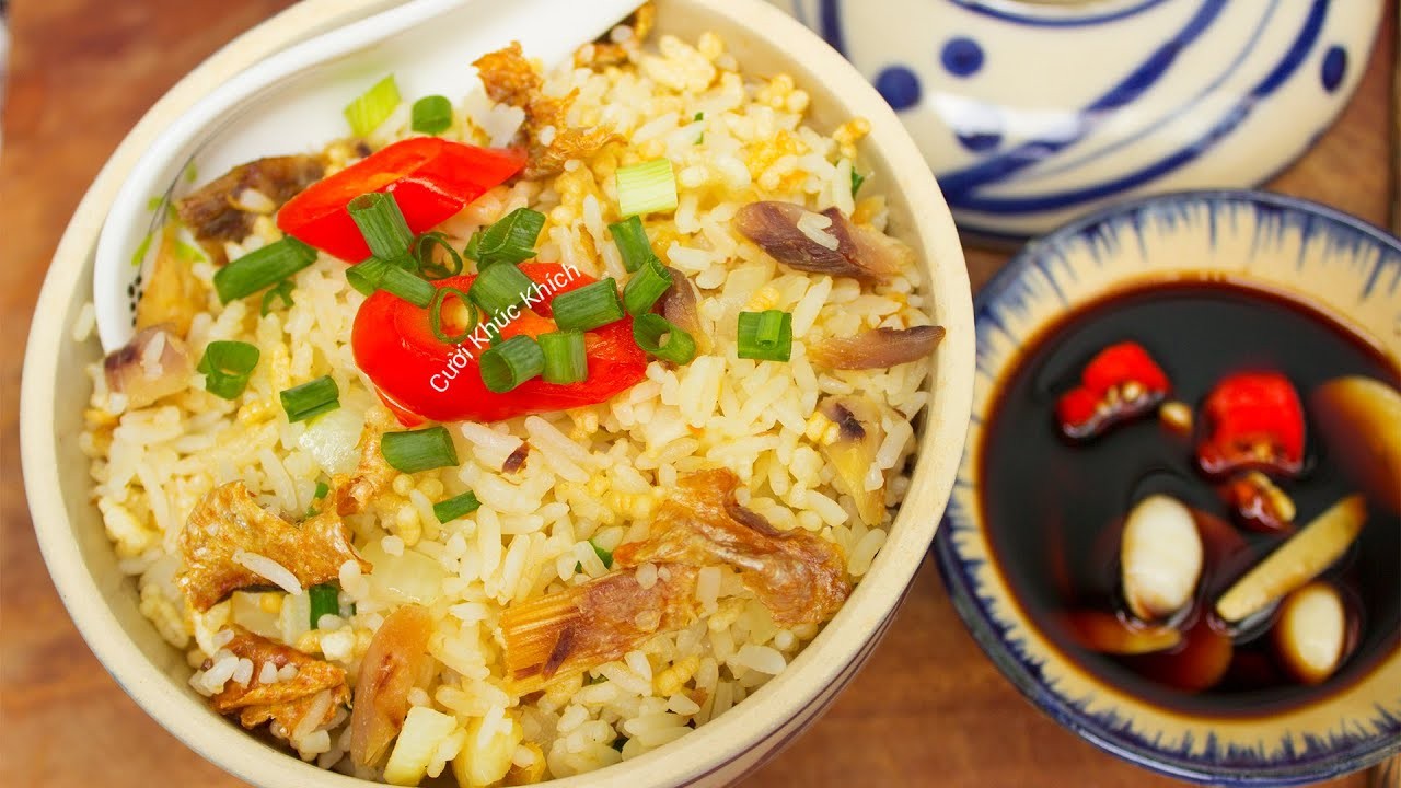 Cơm chiên cá mặn