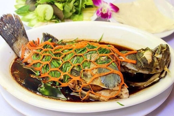 Cá bóng mú hấp Hồng Kông