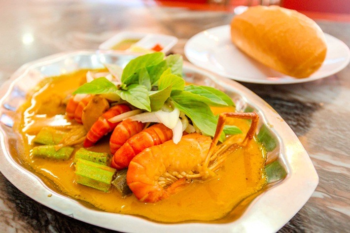 Tôm cà ri bánh mì