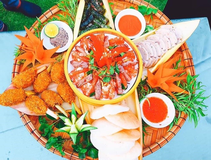 Tứ bửu khai vị (Nem nướng - Mai ghẹ - Há cảo - Chả giò rong biển)