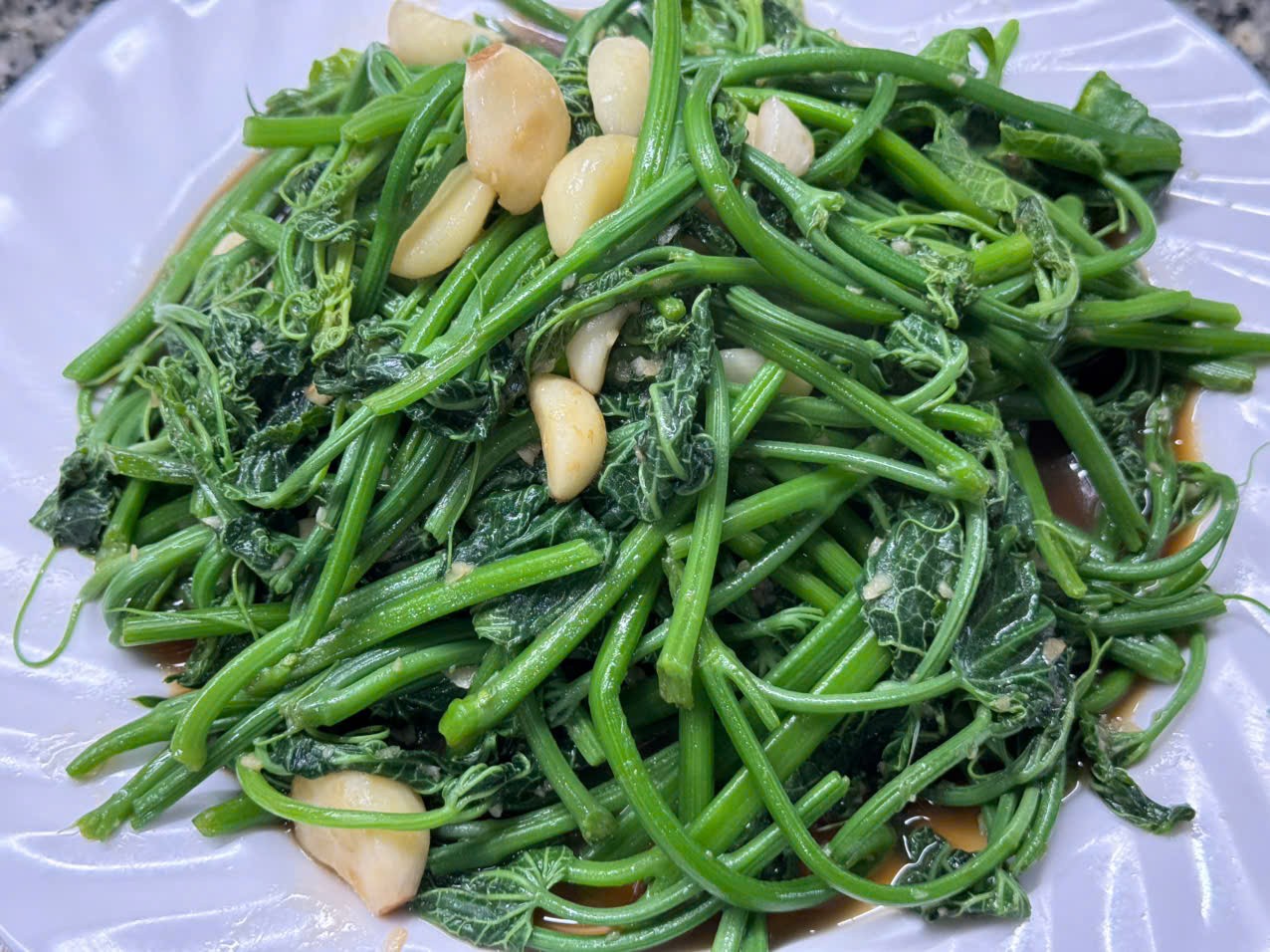 Rau Muống Xào Tỏi