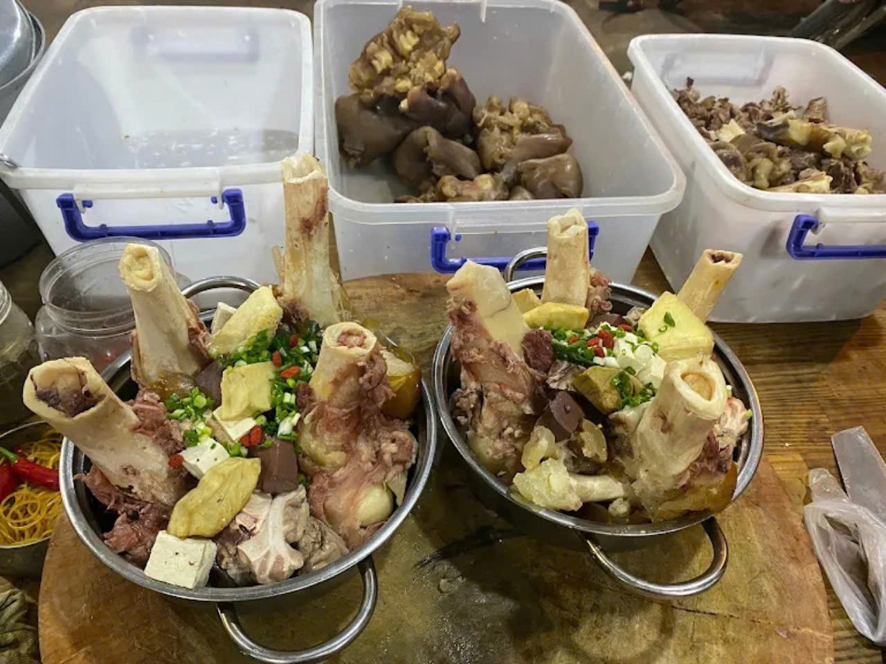 Lẩu Bê Củ Lẳng