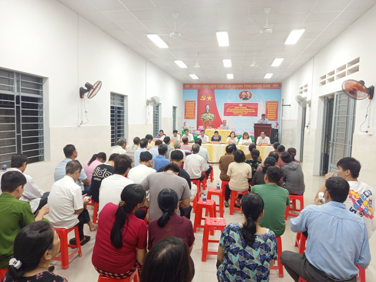 Hội nghị để người ứng cử đại biểu Hội đồng nhân dân xã đơn vị bầu cử số 9