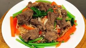 Mì xào thịt bò