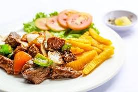 Bò lúc lắc khoai tây chiên